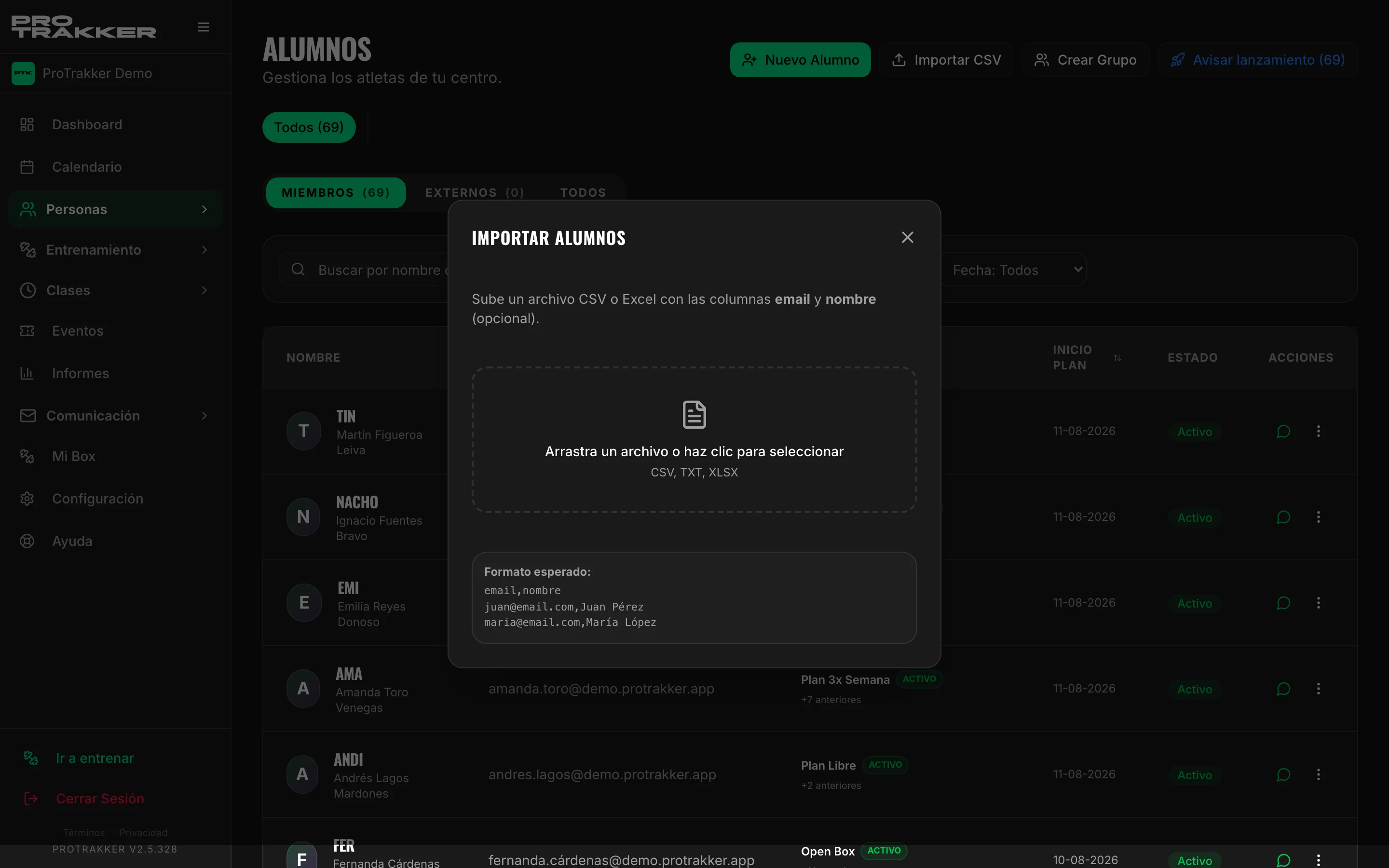 La ventana de Importar CSV: subir la lista completa de alumnos de una vez